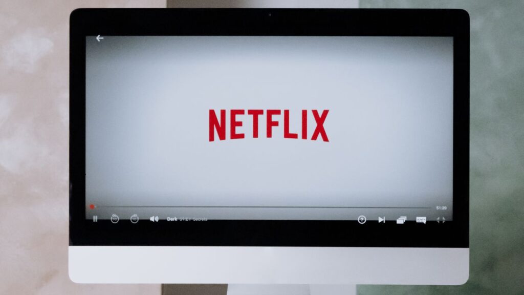 Netflix piano base con pubblicità come funziona cosa comprende come si vede costo