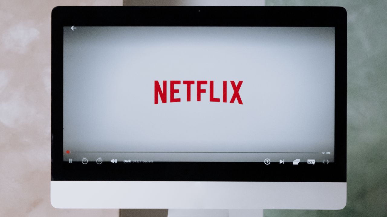Netflix: arriva il piano Base con pubblicità, come funziona e quanto ...